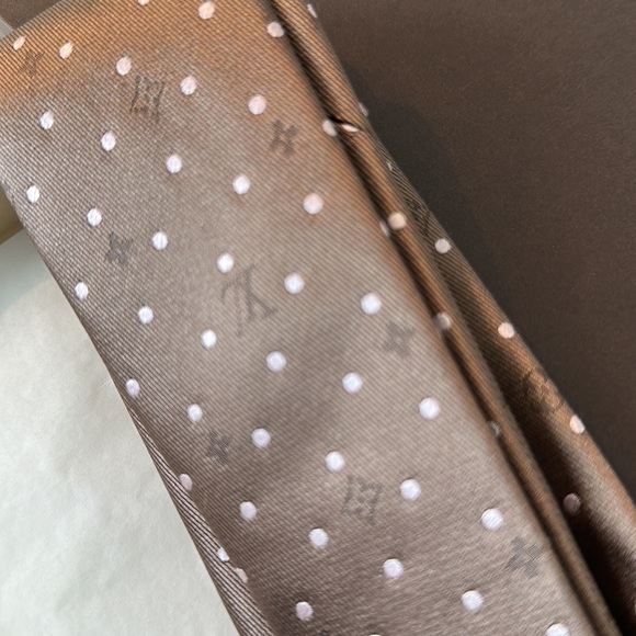 Brand New! WOVEN Louis Vuitton silk tie in original box and wrapping! New item! - Picture 9 of 13